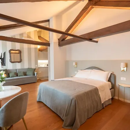 Castello Di - Agrituristico Κατάλυμα σε φάρμα *